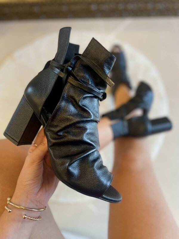 Bota Ankle Boot Renata Preta