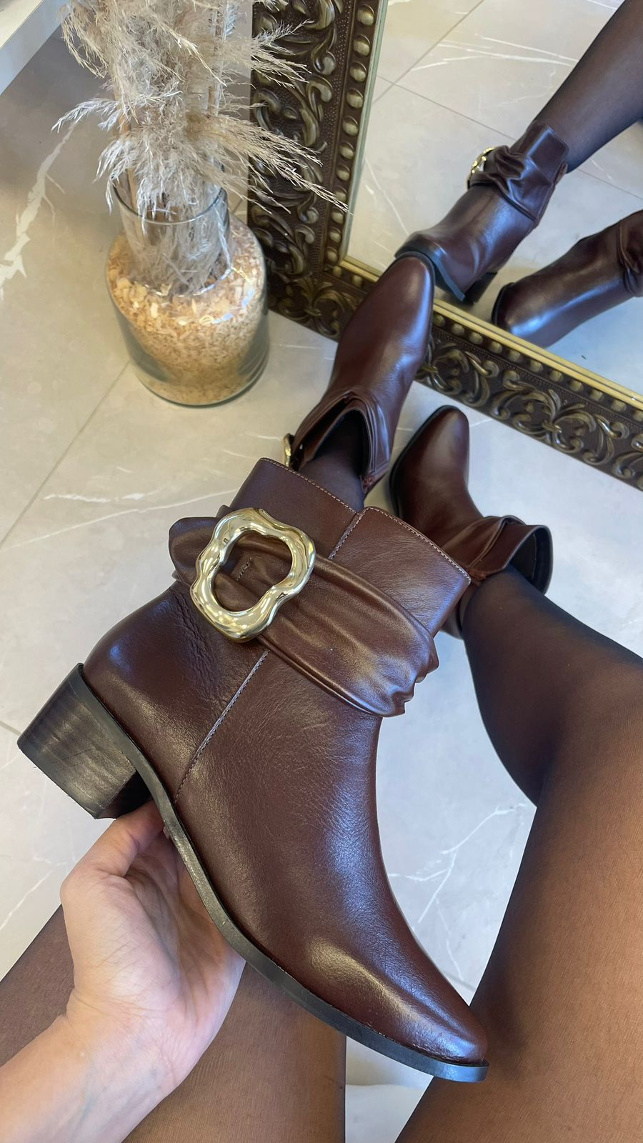 Bota Lorena em couro