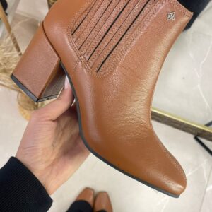 Bota Jordana Caramelo