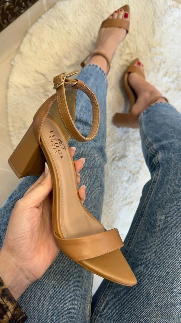 Sandália Cecília Camel em couro